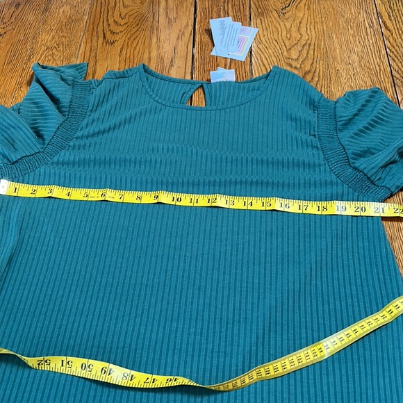 LulaRoe Roselyn style flutter sleeve style dress.Side pockets. Size XL. - Picture 7 of 12